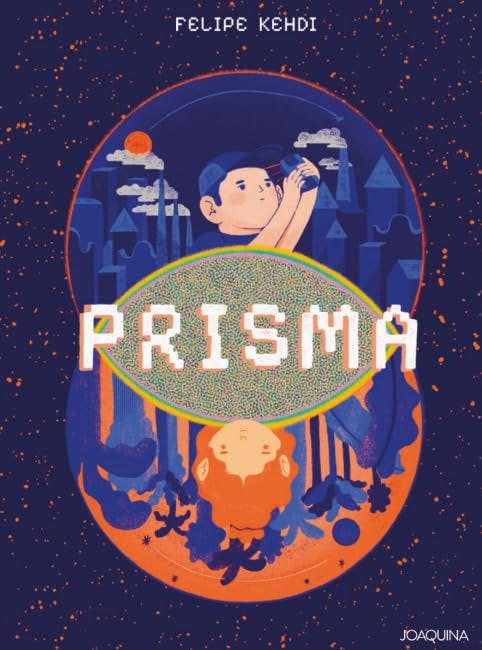 #descrevemospravocê  Capa do livro "Prisma", de Felipe Kehdi, publicado pela editora Joaquina. O título está centralizado na imagem, em letras brancas, grandes e pixeladas, sobre um prisma luminoso em formato oval, com textura pontilhada em tons de verde, amarelo e vermelho. Acima do título, o nome do autor aparece em letras brancas menores.  A arte da capa é dividida em duas partes espelhadas, com fundo azul-escuro repleto de pequenos pontos laranjas que lembram estrelas. Na metade superior, uma criança de pele clara, com boné azul e camiseta da mesma cor, está de perfil, olhando para um prisma transparente que segura com ambas as mãos. Atrás dela, um cenário urbano estilizado com prédios geométricos, nuvens cinzentas e um sol laranja entre elas.  Na metade inferior da imagem, o mesmo personagem aparece de cabeça para baixo, agora com cabelos laranja e expressões mais suaves. O ambiente ao redor é um espaço mais orgânico, com vegetações, flores e formas arredondadas, remetendo a um mundo fantástico ou natural. A simetria da composição sugere uma dualidade entre dois mundos ou perspectivas.  O estilo da ilustração é digital, com cores vibrantes e contrastes marcantes entre o azul escuro, o laranja e o verde. A capa evoca mistério e imaginação, convidando à leitura de uma história que envolve descobertas e diferentes visões de mundo.