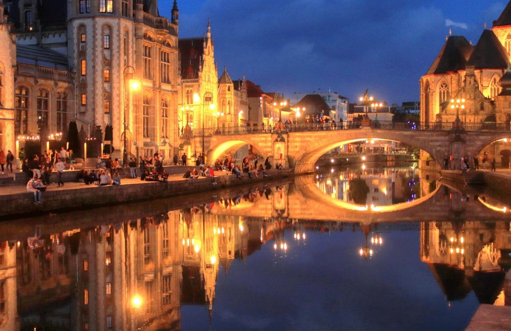 Doe je de stadswandeling door Gent overdag of 's avonds? Allebei  natuurlijk. - ECKTIV