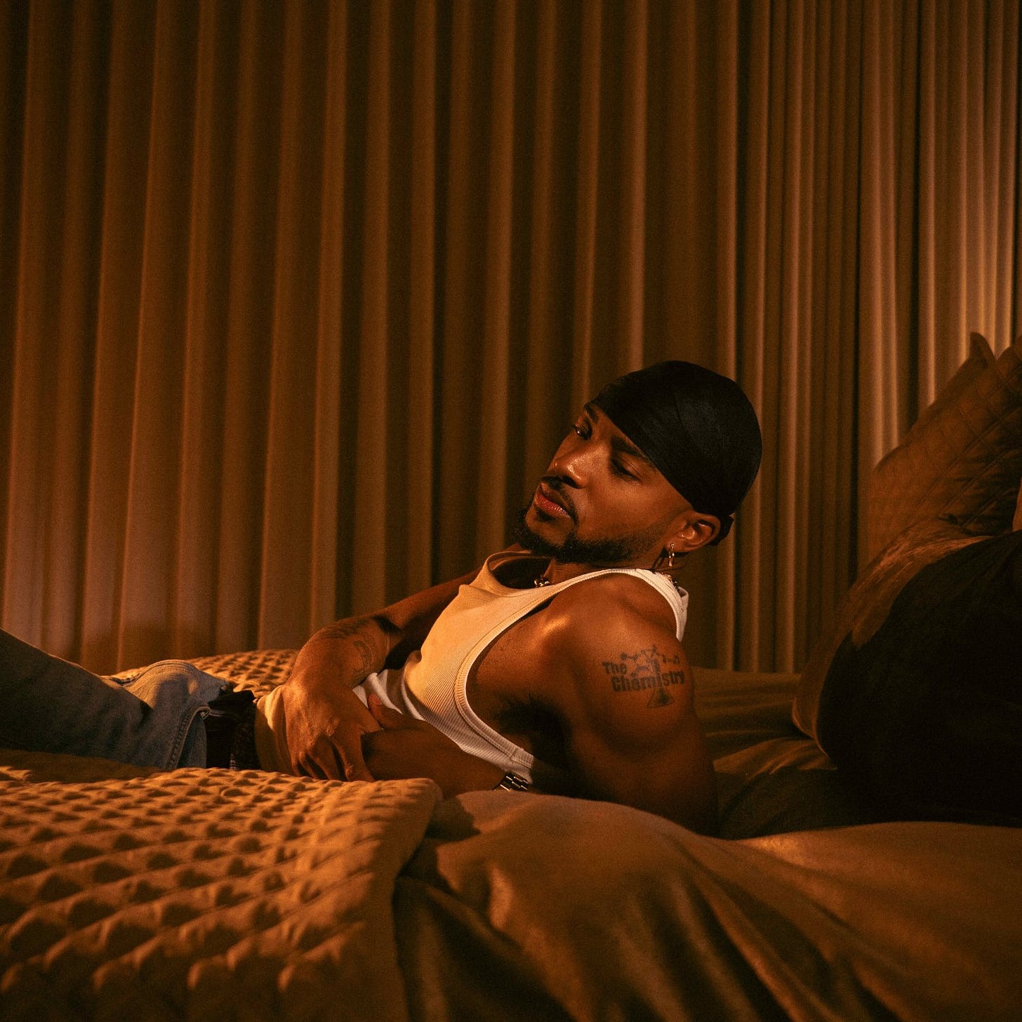 Algee Smith performing Spiraling live