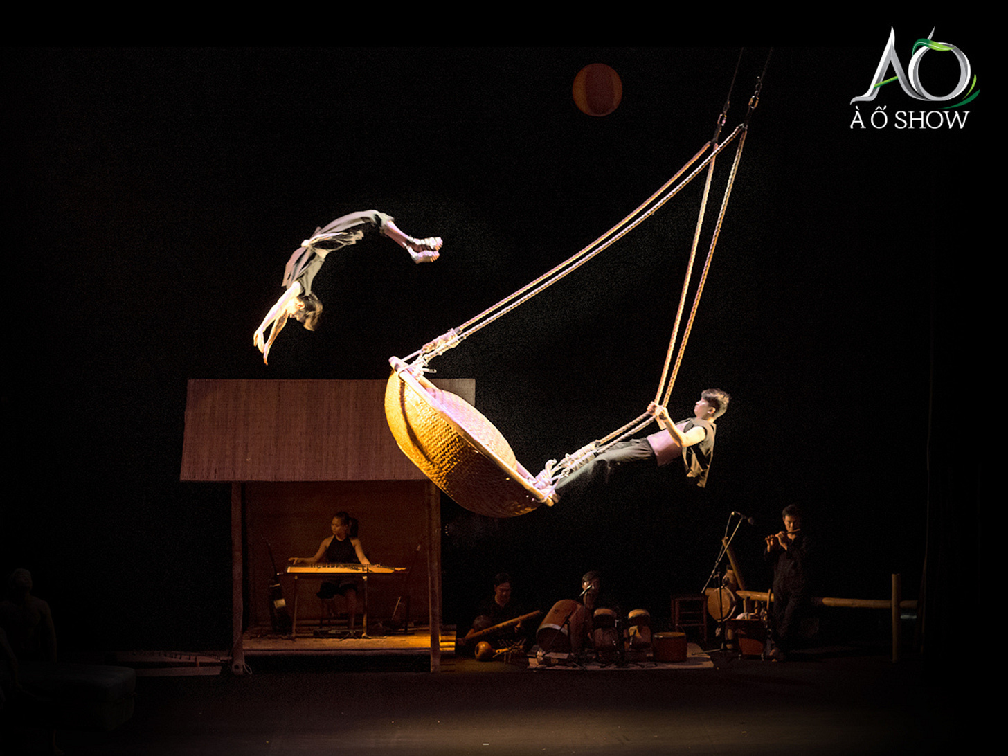 Vé À Ố Show tại Nhà hát Thành phố Hồ Chí Minh - Giá tốt nhất tại Traveloka