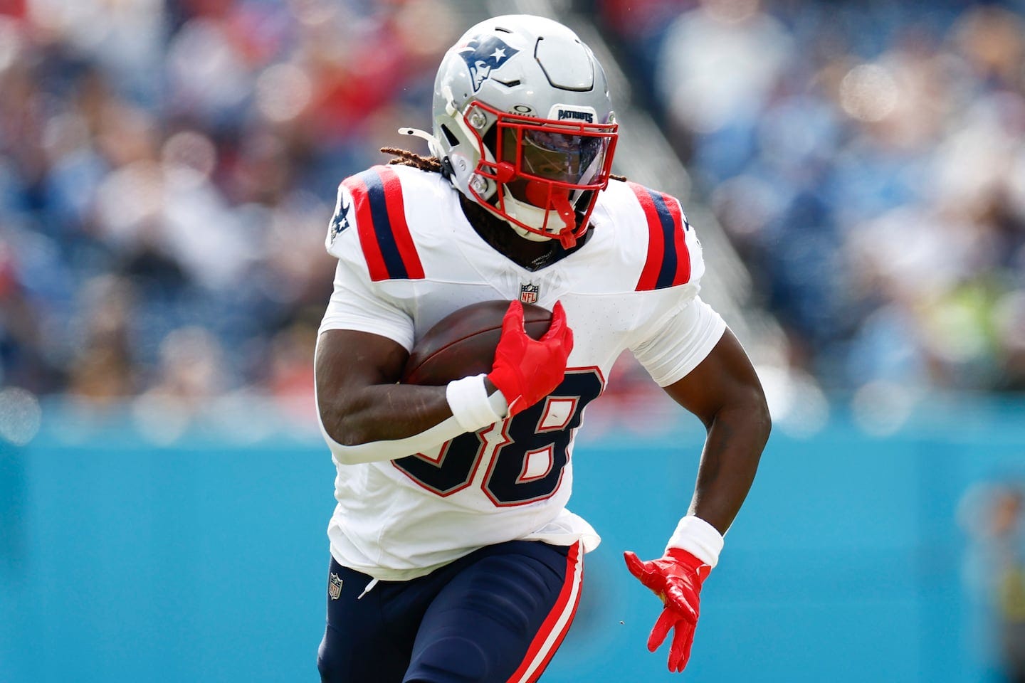 Patriots RB Rhamondre Stevenson and the OL deliver vs. Titans