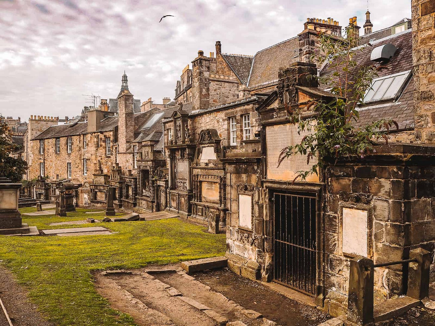 Greyfriars Kirkyard In Edinburgh Guide - Bobby, Harry Potter & The Most  Haunted Graveyard In The World!