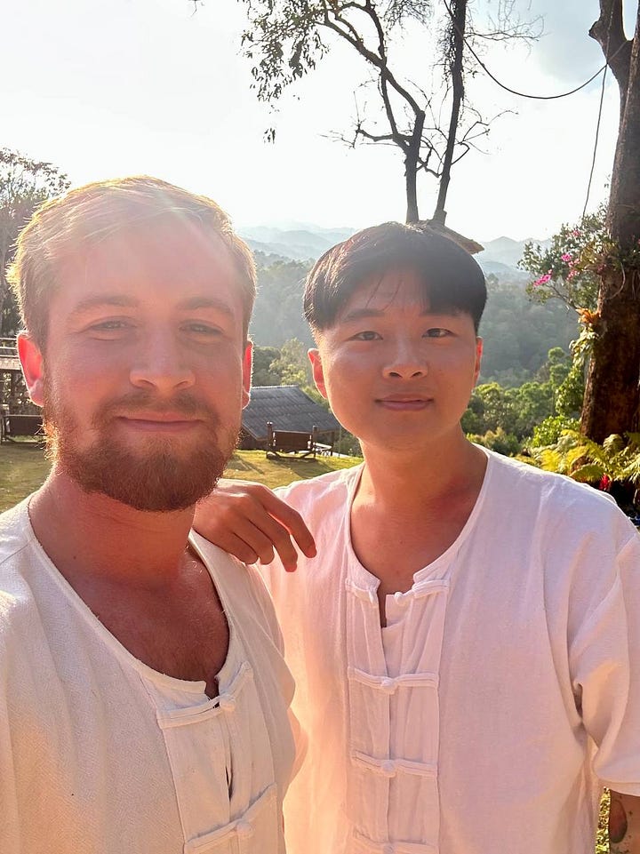 清邁身心靈治癒旅修🧡離開前與我這幾天最要好的🇫🇷室友和🇮🇹朋友合影