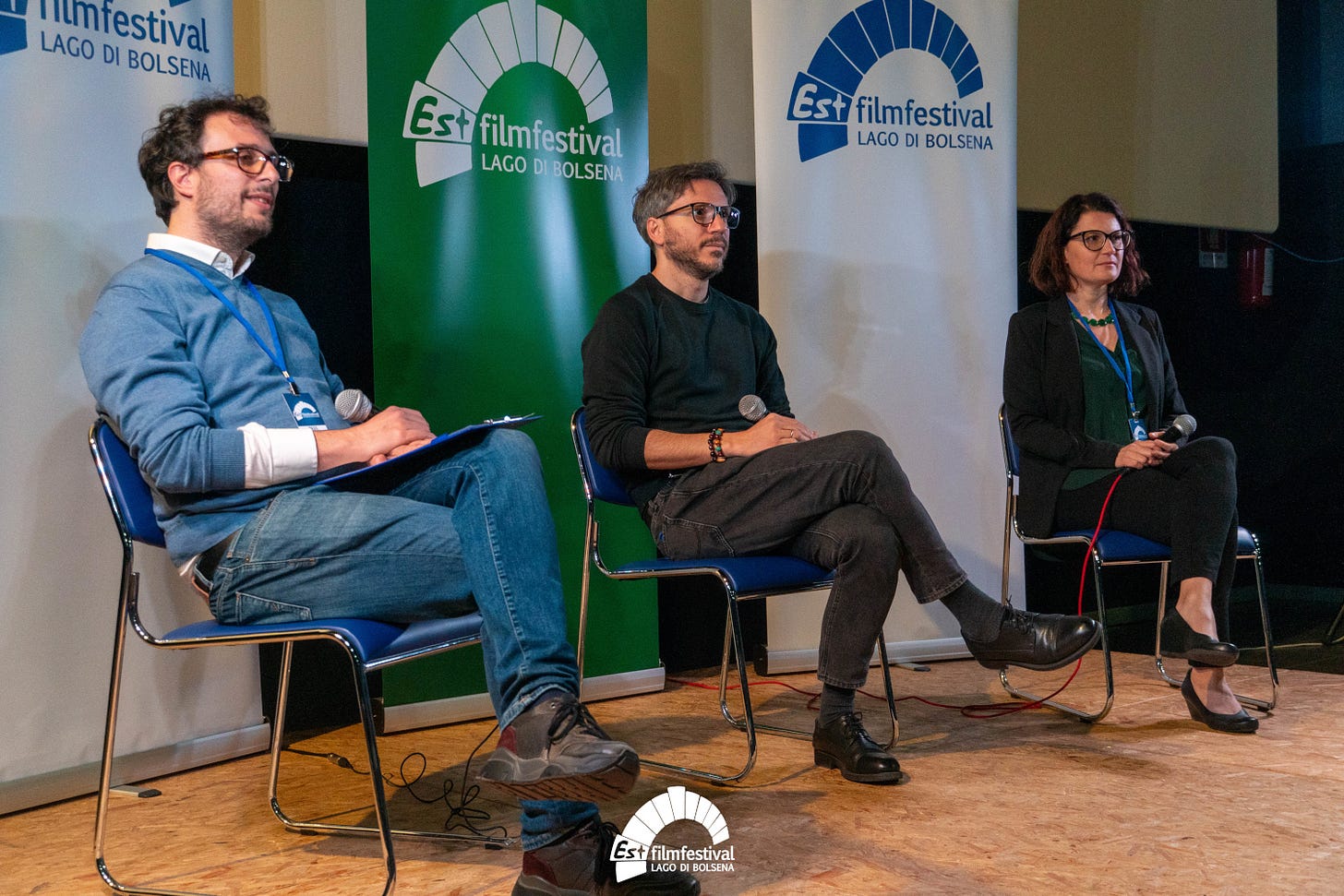 Il dibattito al termine della prima proiezione di EFF|DOC; al centro il regista Giulio Mastromauro