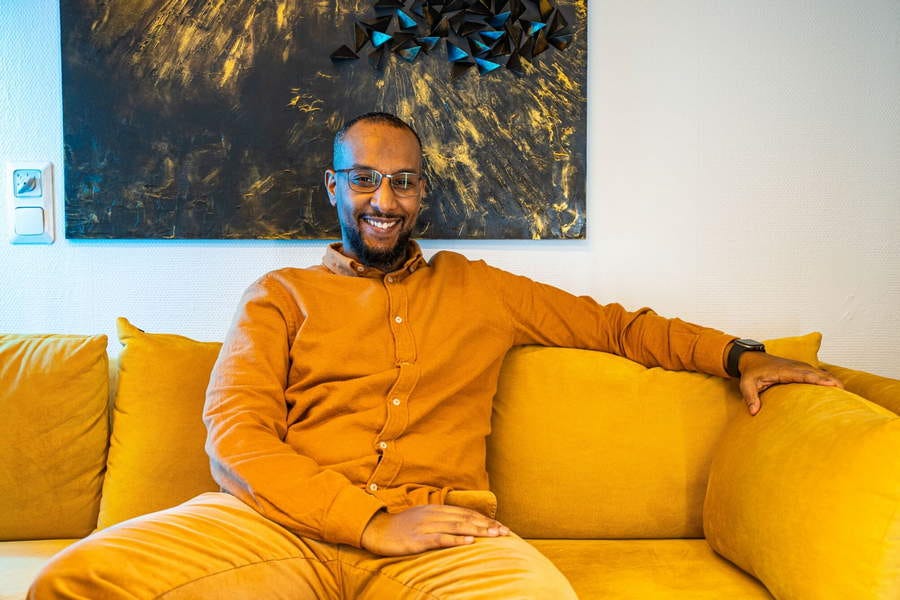 Assefa puhuu paljon “turvallisuudesta” on ollut tähän mennessä “malliesimerkki kotoutuneesta muslimista”. (Kuva: Laatupäivitys).