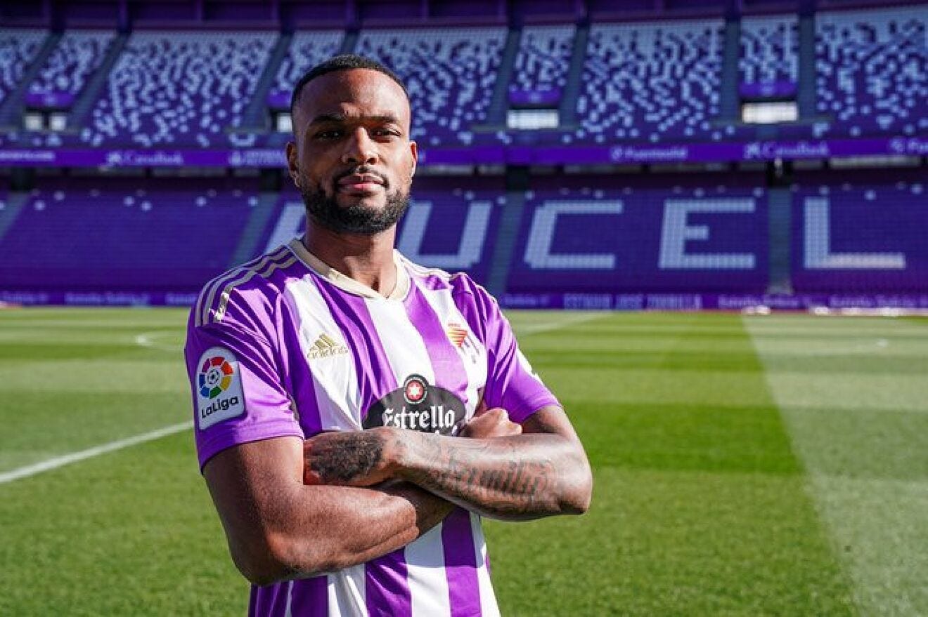 Valladolid: El canadiense Cyle Larin refuerza la delantera del Real  Valladolid | Marca