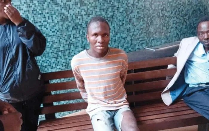 Canibal que matou e comeu cinco pessoas numa semana foi detido no Zimbabué. Canibal que matou e comeu cinco pessoas numa semana foi detido no Zimbabué.
