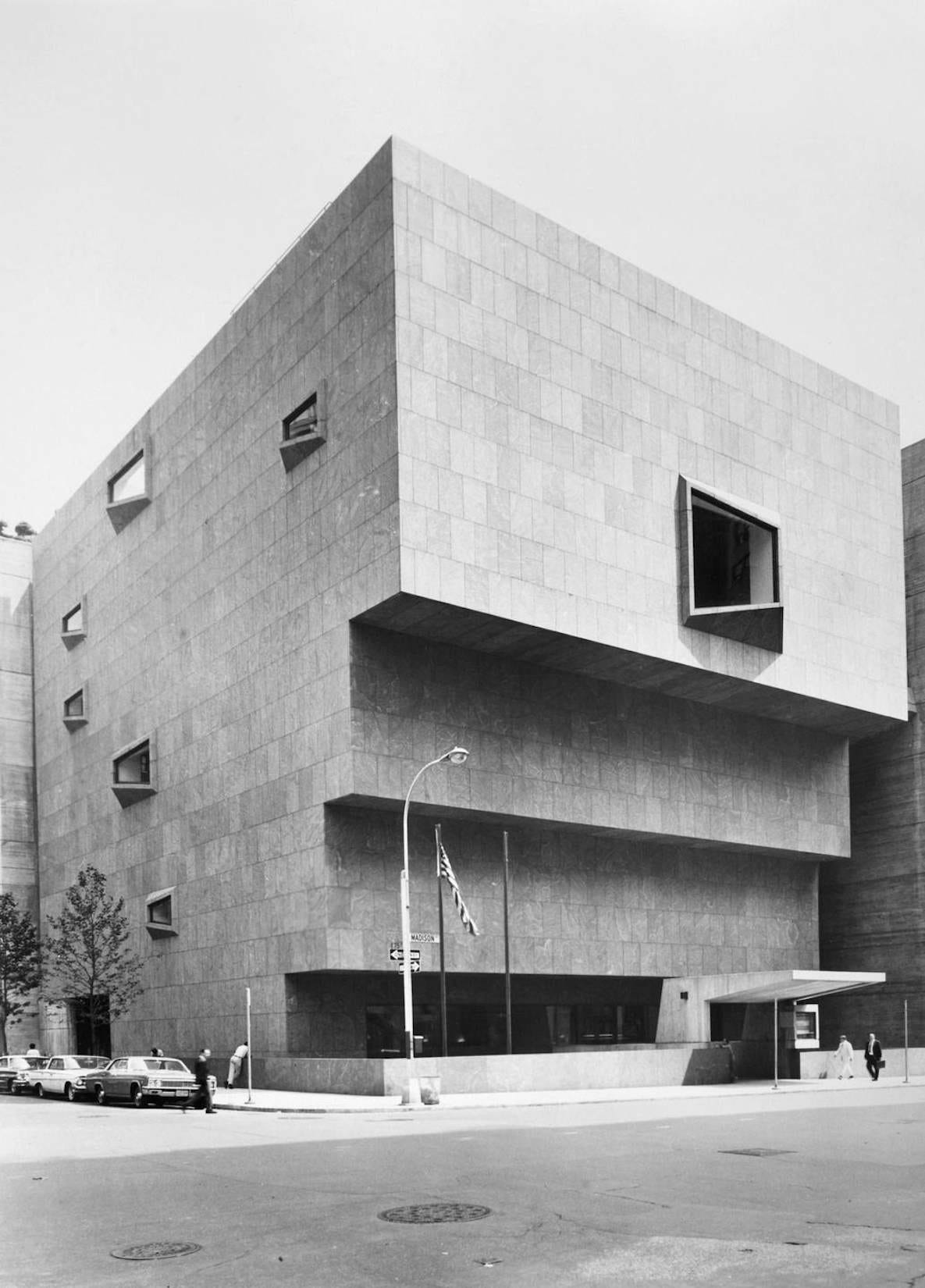https://standfirst-thecriticmag-production.imgix.net/uploads/2025/07/table-bird-breuer.jpg?fit=crop&crop=faces,entropy&q=40&auto=compress,format&w=395&h=550&dpr=3