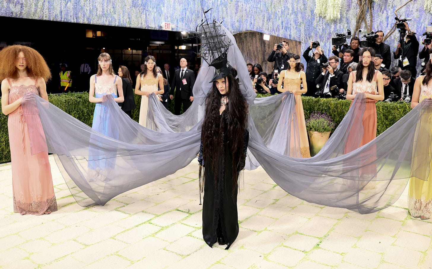 Madonna Enchants in a Sheer Cape—Carried by 7 Ladies-in-Waiting—at the 2026 Met  Gala | Vogue