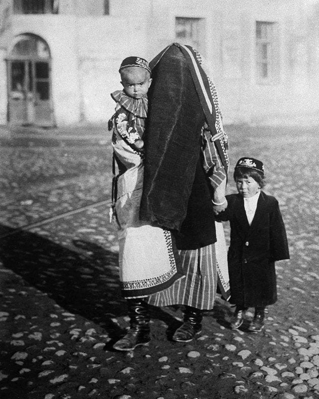 Women wearing Paranja in Tashkent, Uzbekistan before the Soviet era.  Paranja used to be the traditional outdoor cloth of women of Central Asia  in the pre soviet union era, until the communists