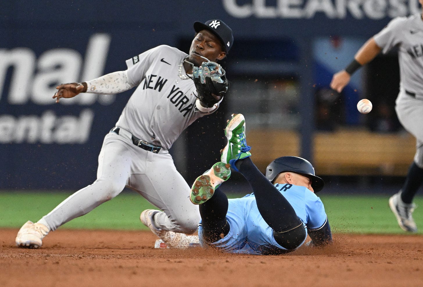 Bad defense, stifled offense leads Yankees to 4-1 loss to Blue Jays - Yahoo  Sports