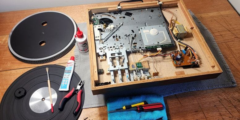 A Broken turntable (Source: https://img1.wsimg.com/)