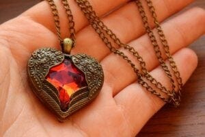 Pendant tracks heat signatures from lit cigarettes in real time