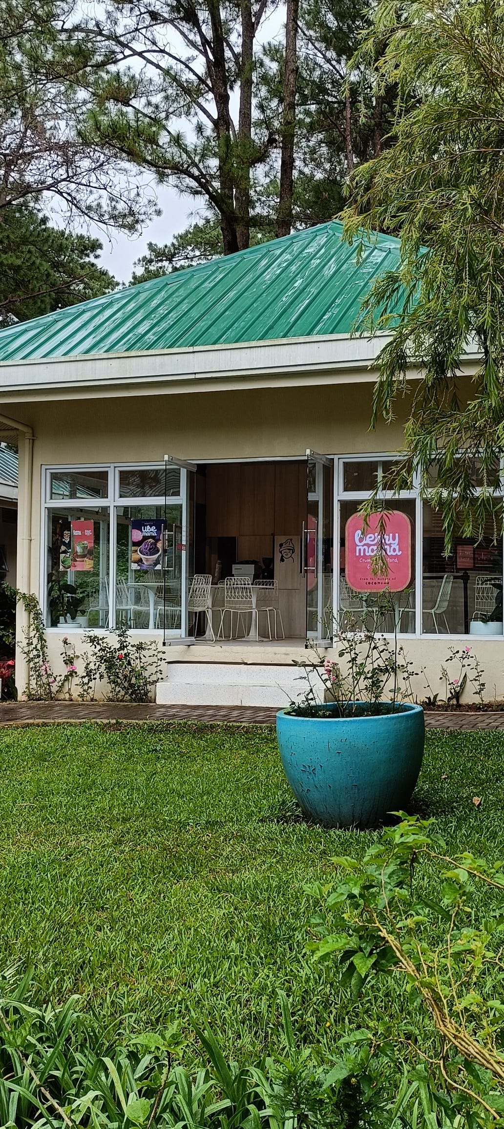 Close-up shot of Berry Mama shop in Baguio