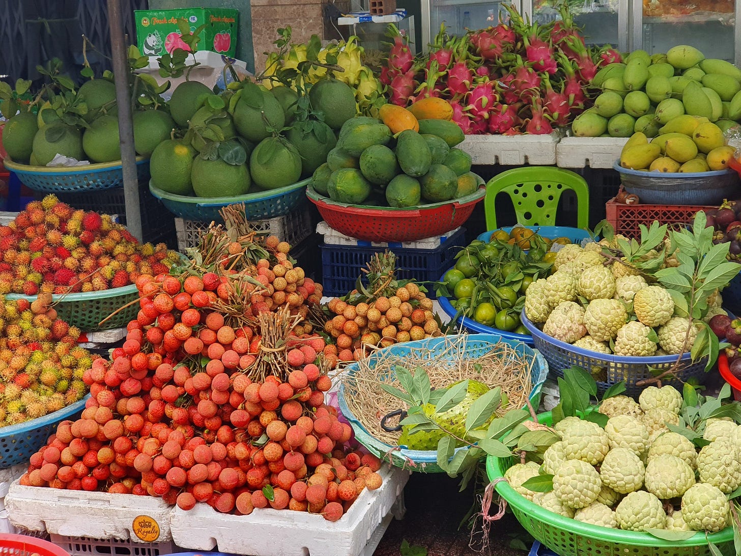 Vải thiều đang hiếm tại TP.HCM, giá siêu đắt