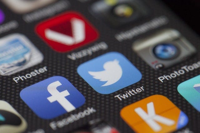 Social media versus blogging