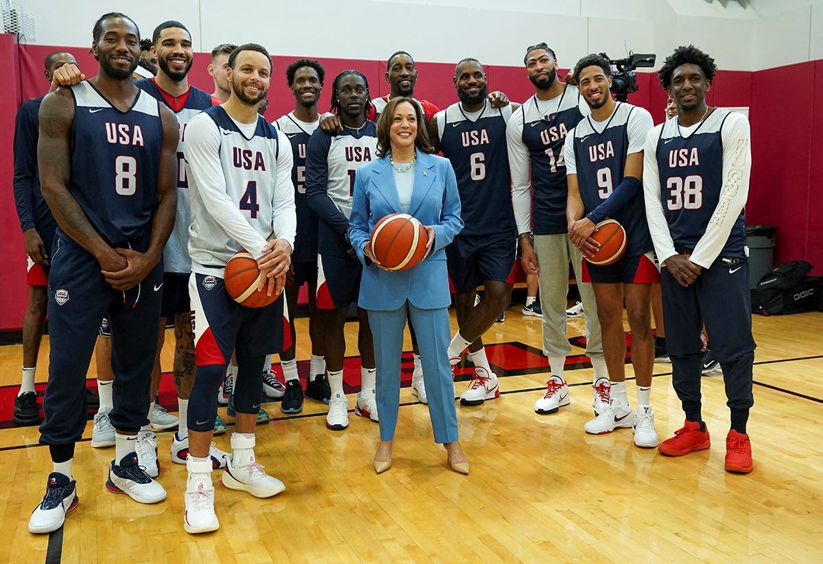Kamala Harris drops in on Steph, Kerr and the rest of Team USA