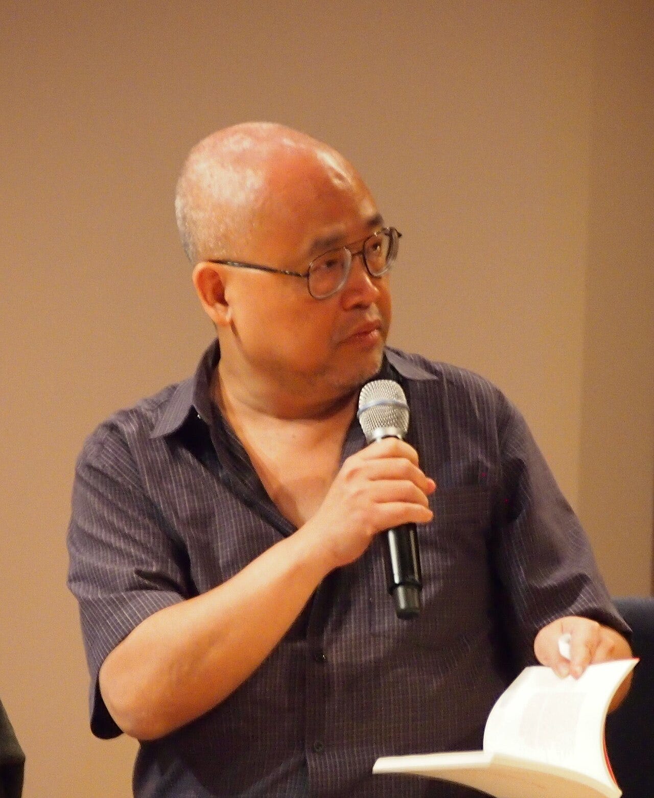 Linh Dinh, reading at the Asian American Literature Festival, Washington, D.C (27 July 2017) Linh Dinh, reading at the Asian American Literature Festival, Washington, D.C (27 July 2017)