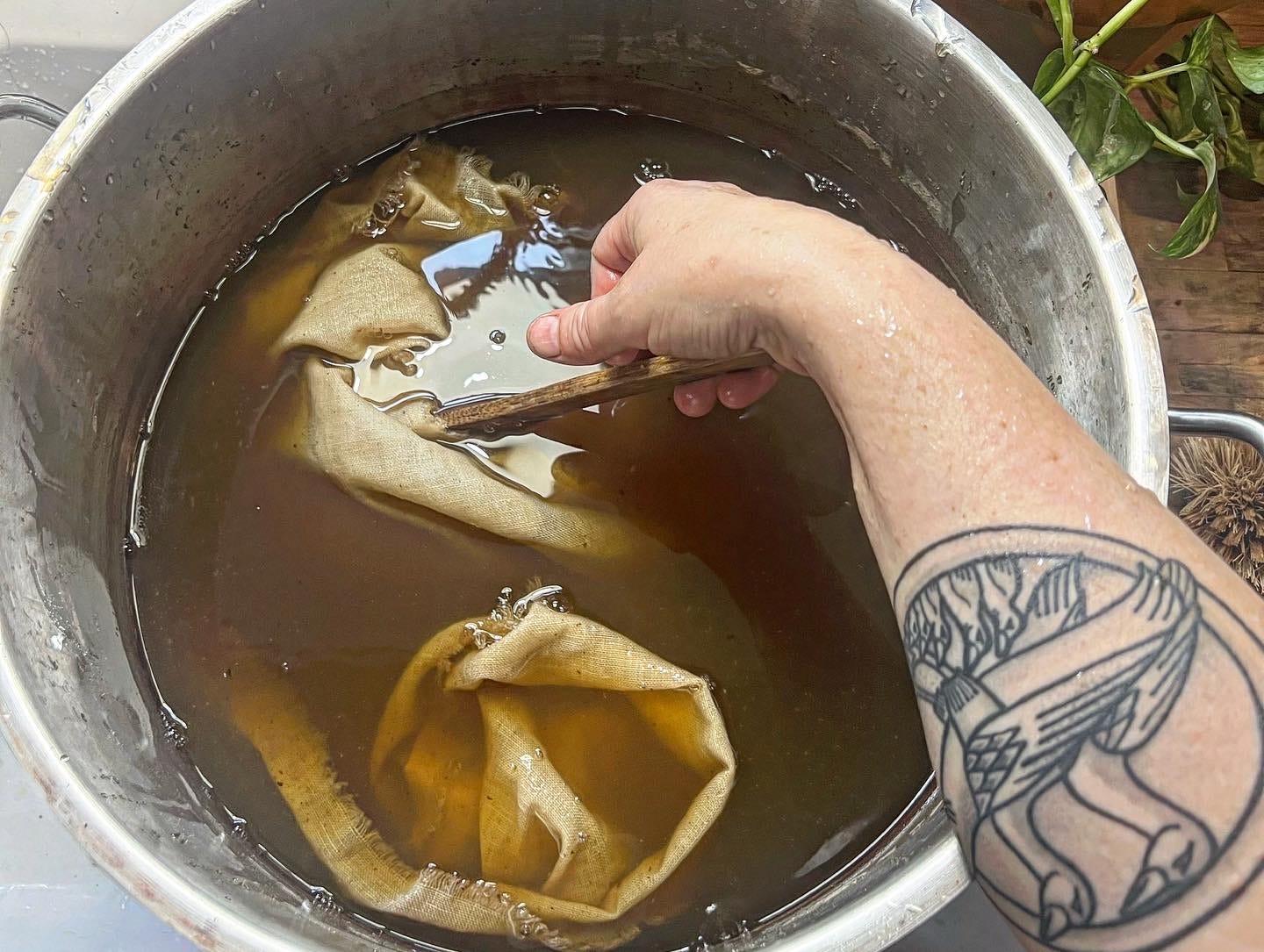 Black Natural Dye Recipe - Pelican Quilts