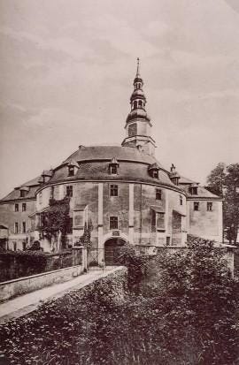 C:\Users\ruthy\Desktop\Omas Memoirs, Castle photo.jpg