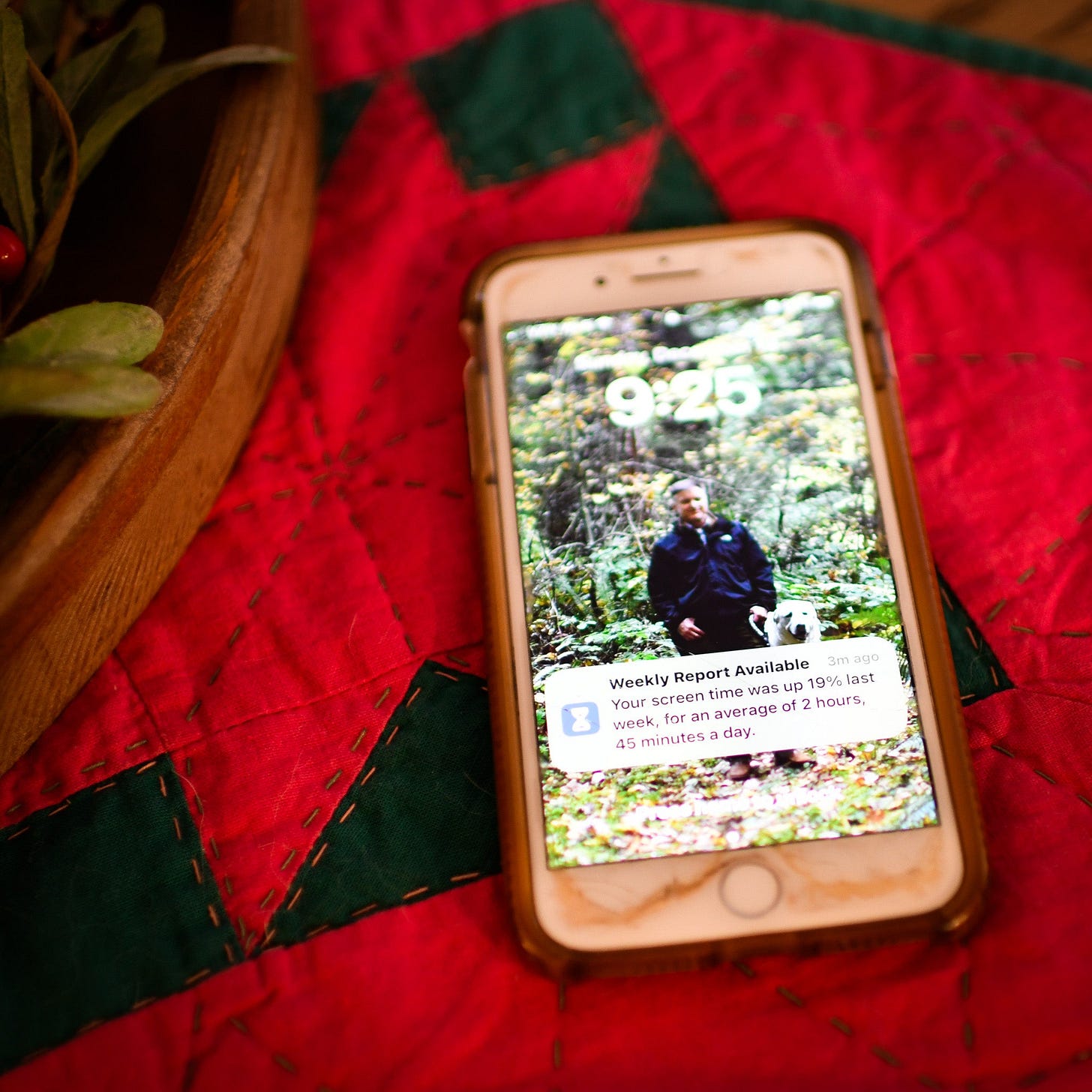 a phone that has an alert regarding weekly screentime