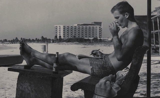r/OldSchoolCool - Young Hunter S. Thompson writing on the beach r/OldSchoolCool - Young Hunter S. Thompson writing on the beach