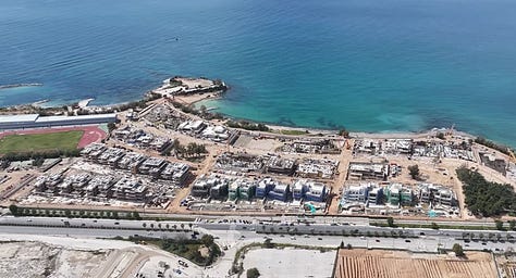 Little Athens. Η δόμηση στην πλευρά του ΑλίμουLittle Athens. Η δόμηση στην πλευρά του Αλίμου