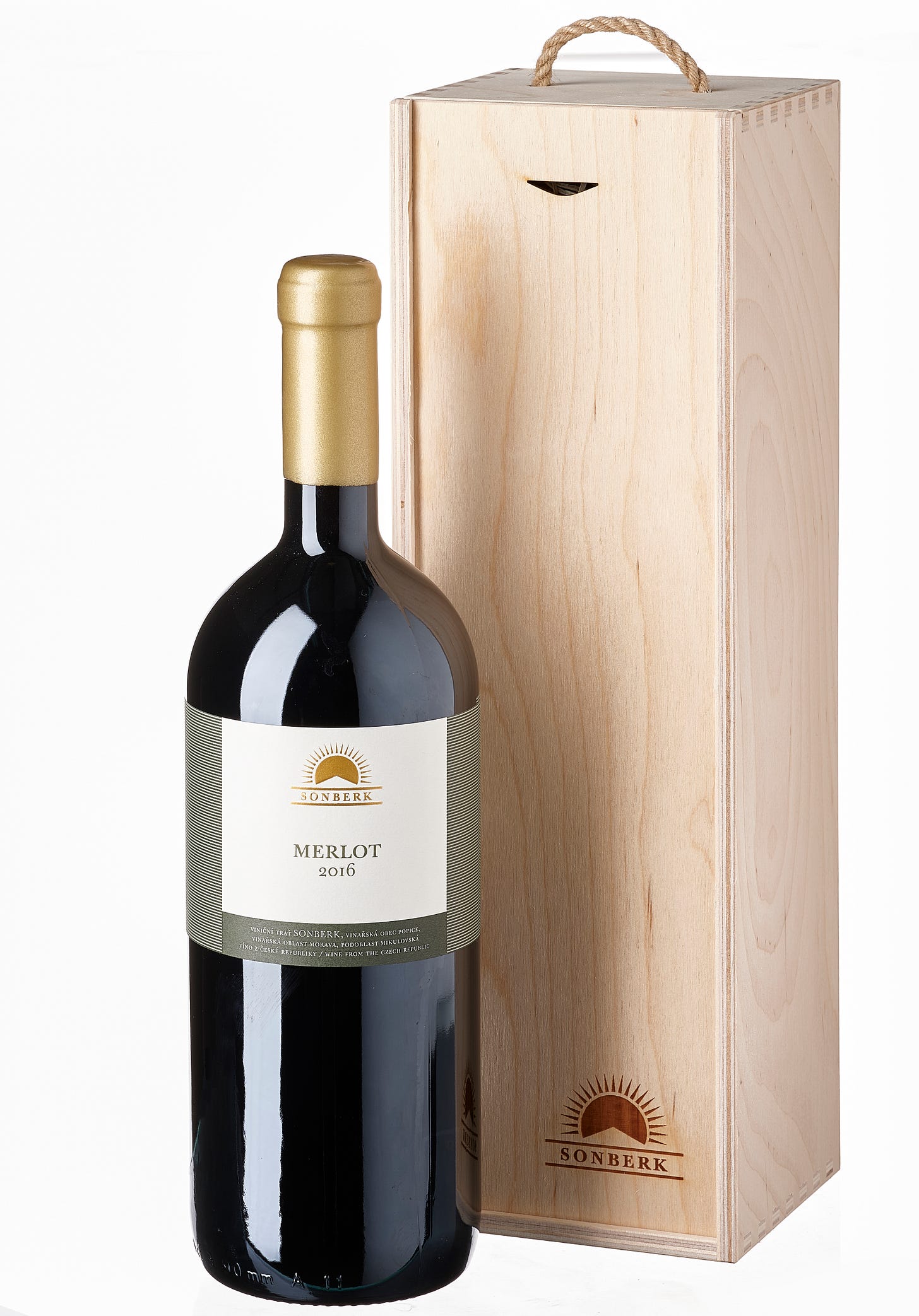 Merlot 2016 v lahvi typu Magnum 1,5l