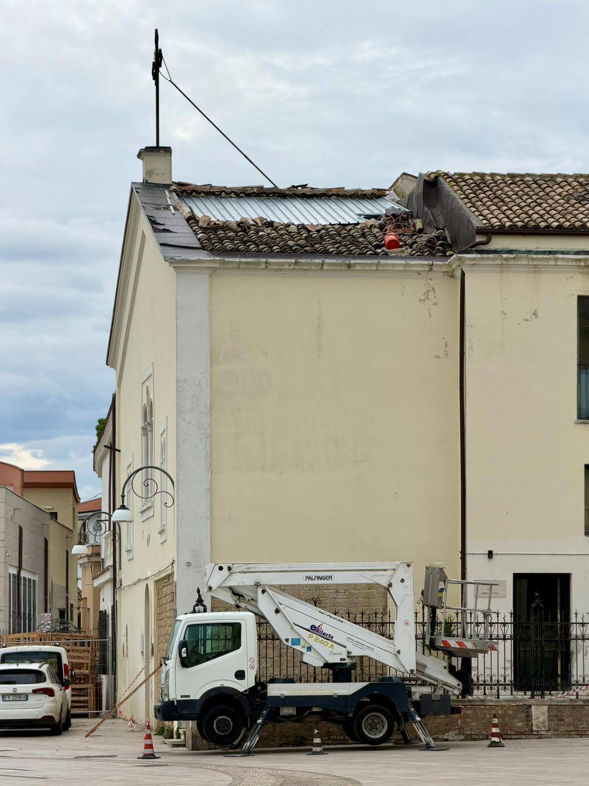 Potrebbe essere un'immagine raffigurante strada e testo Potrebbe essere un'immagine raffigurante strada e testo