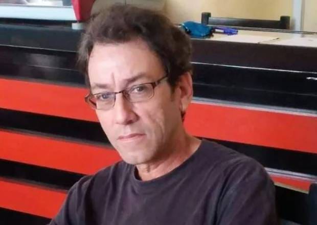 A person wearing glasses

Description automatically generated