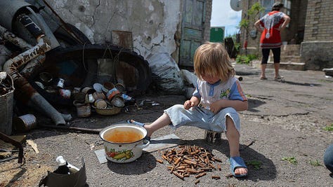Dvoličnost Zapada je najbolje vidljiva prema teroriziranju stanovnika Donjecka od 2014. godine do danas.