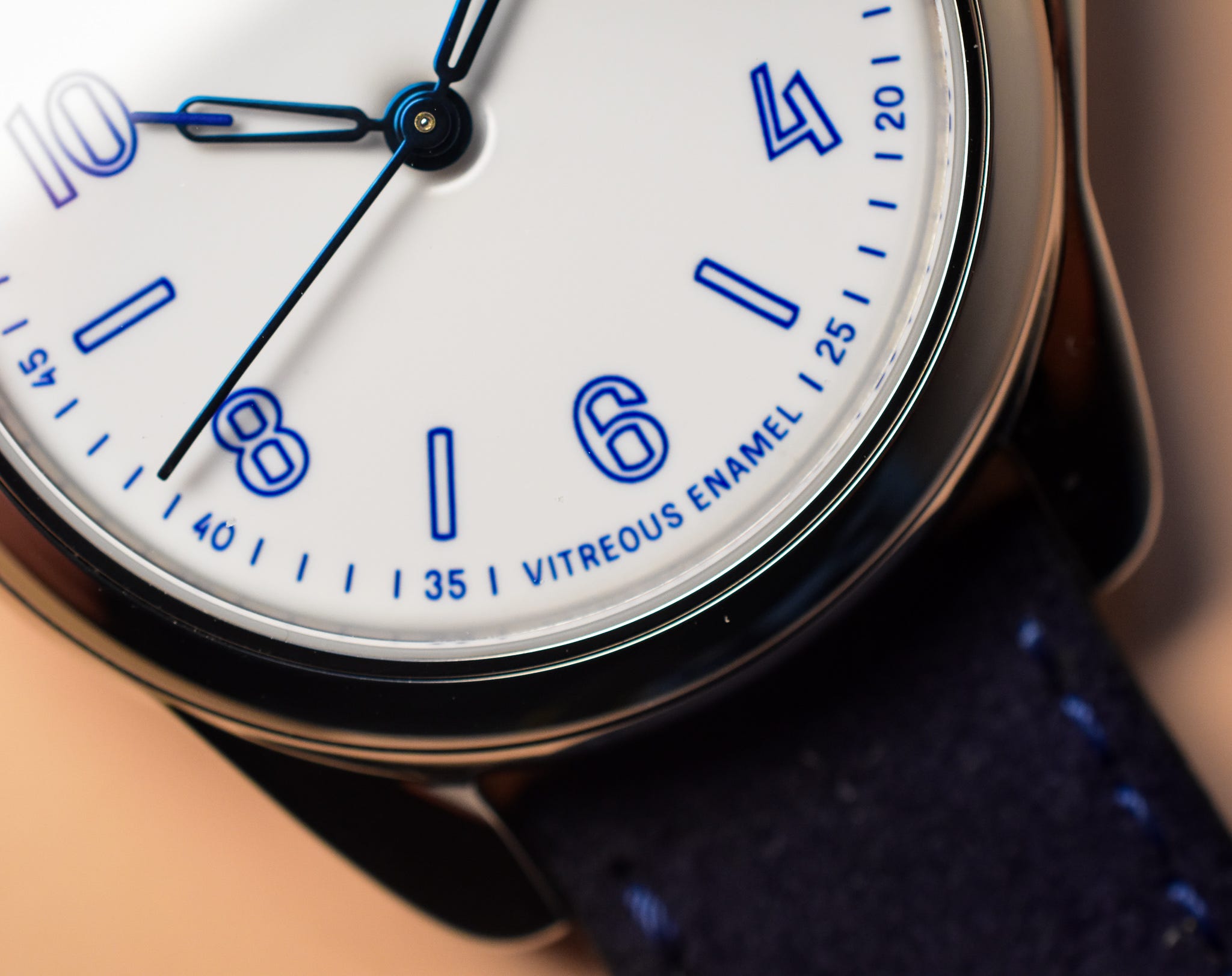 Anordain enamel dial vitreous