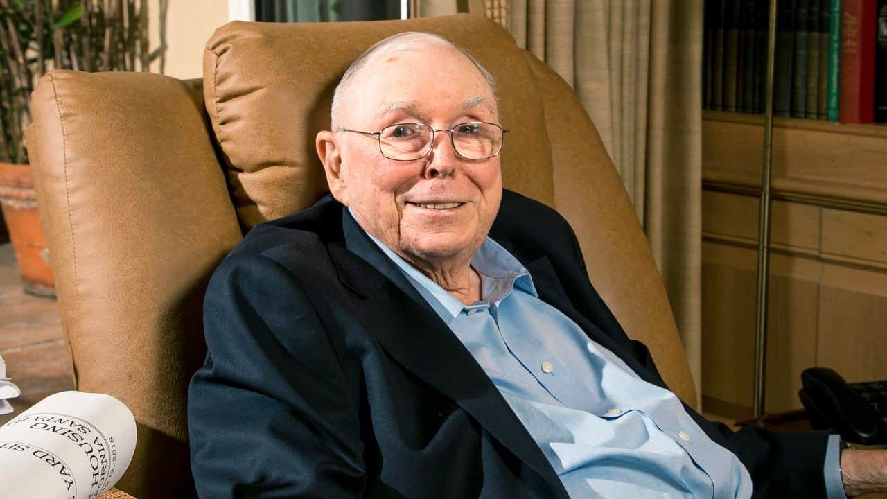 Charlie Munger Praises China's Crypto Ban, Deems Crypto “Crazier than  dot-com era”