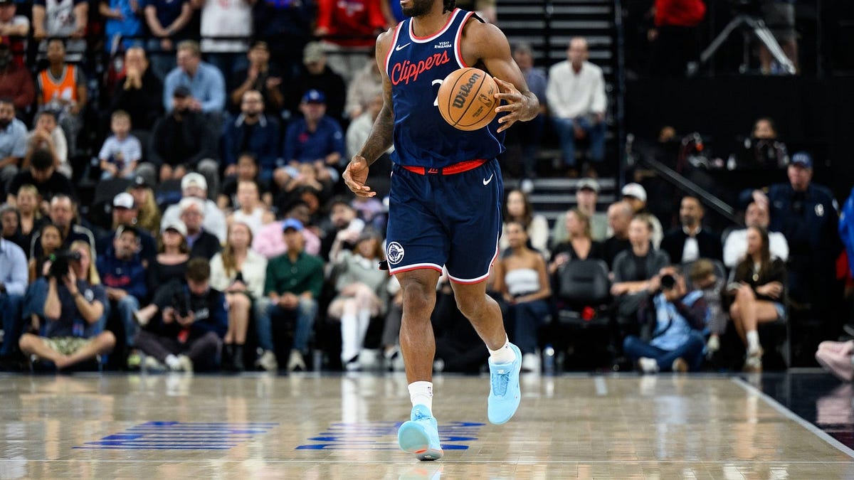 Buck Hunting: Professional Clippers cruise back to .500