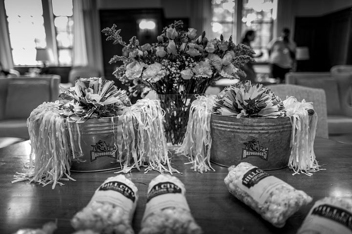 Honors college WELCOME, flowers, signs, pom poms, popcorn, ice bucketes with drinks