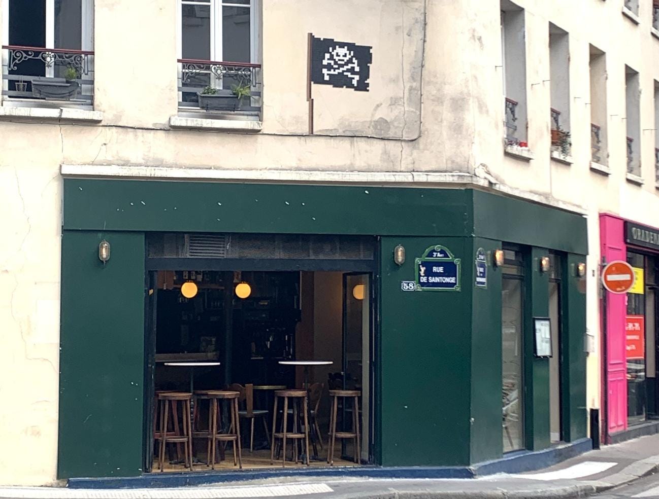 店の正面と入り口

AI 生成コンテンツは誤りを含む可能性があります。