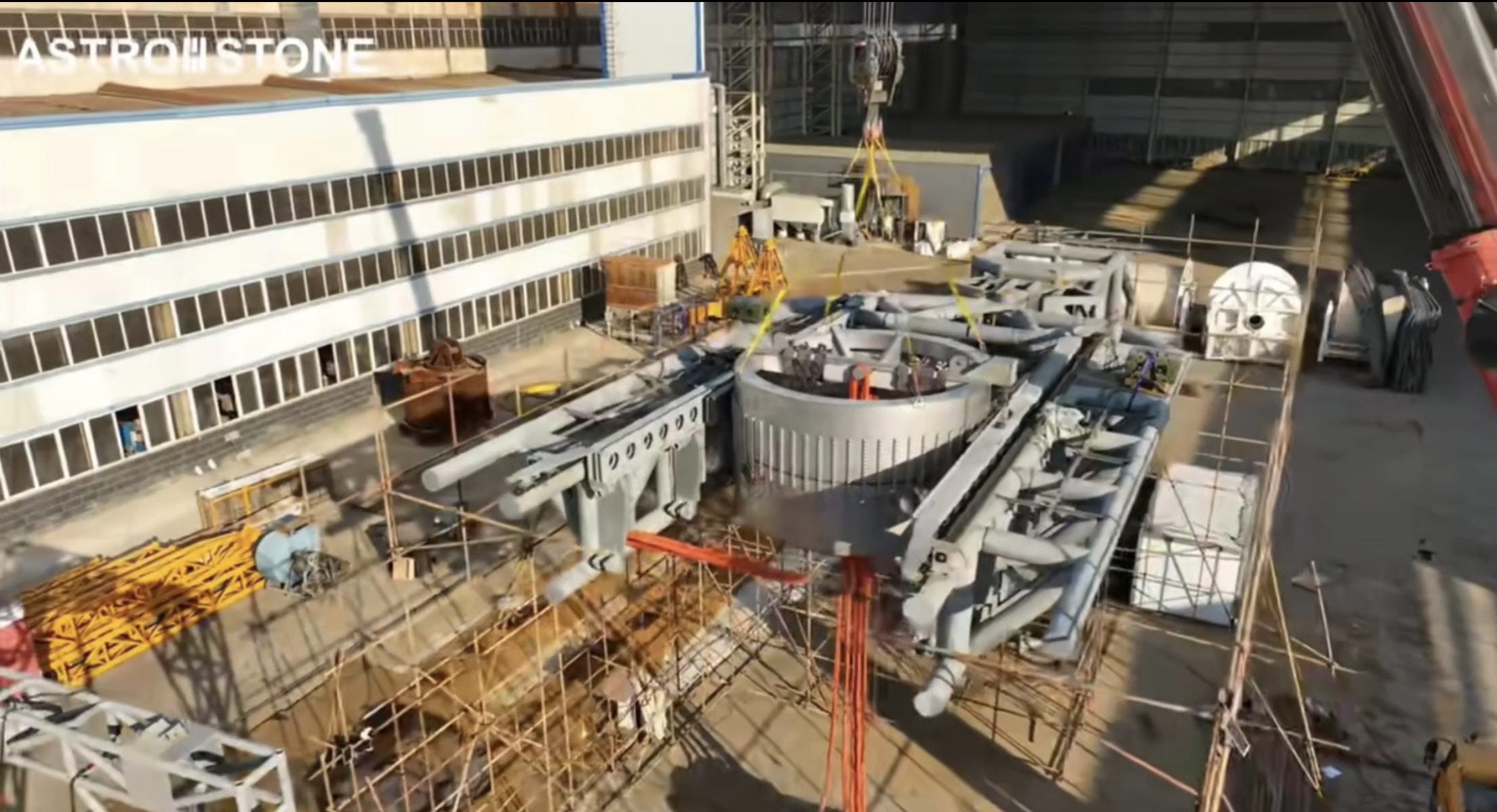 Astronstone’s prototype catch tower arms with a dummy first-stage top section in December 2025. Astronstone’s prototype catch tower arms with a dummy first-stage top section in December 2025.