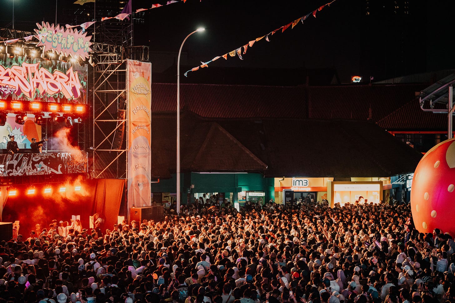 Pestapora is known as one of Indonesia’s large-scale music festivals, with tens of thousands of visitors and hundreds of guest star line-ups from various genres. The 2026 edition will be held on September 25-27, 2026, at the Jakarta International Expo (JIEXPO). Pestapora is known as one of Indonesia’s large-scale music festivals, with tens of thousands of visitors and hundreds of guest star line-ups from various genres. The 2026 edition will be held on September 25-27, 2026, at the Jakarta International Expo (JIEXPO).