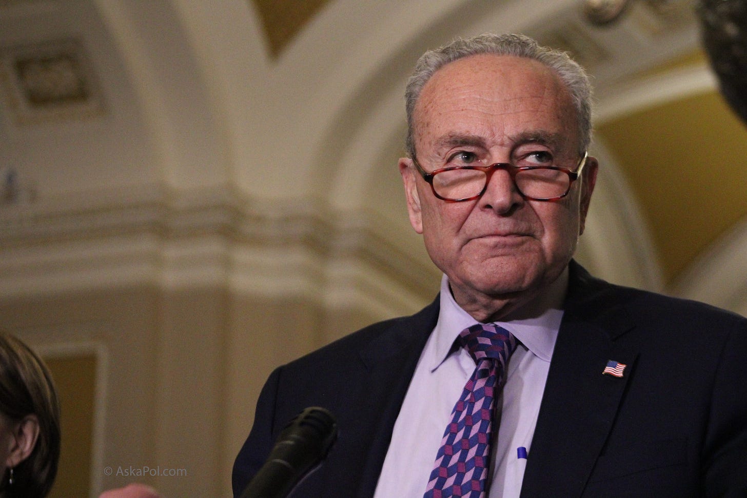 Man in tie stares © AskaPopl.com Man in tie stares © AskaPopl.com