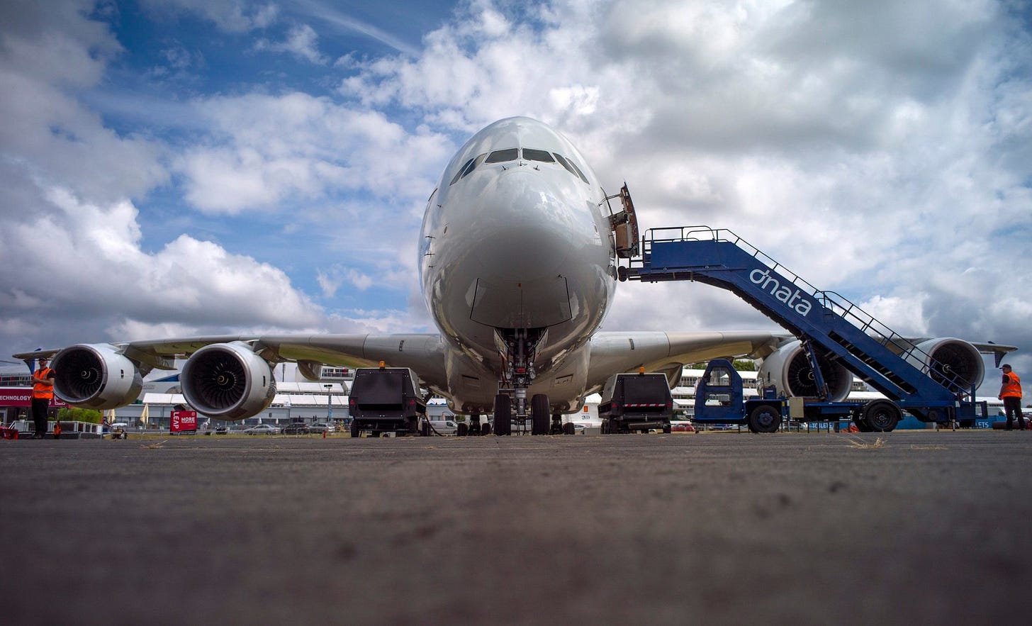 Oversize Expectations for the Airbus A380 - The New York Times