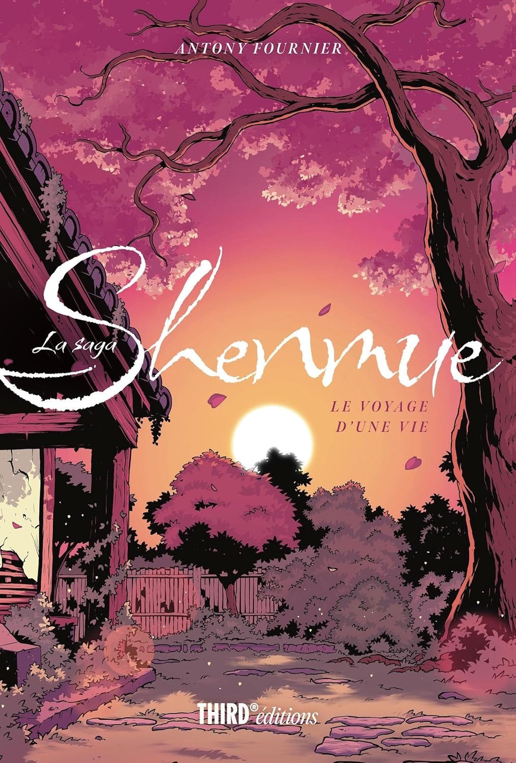Illustrated book cover for La saga Shenmue: Le voyage d'une vie by Antony Fournier, showing a peaceful sunset scene with a traditional Japanese house and a large cherry blossom tree in full bloom. Pink petals float in the air as the sun sets behind lush trees, creating a warm, nostalgic atmosphere. Illustrated book cover for La saga Shenmue: Le voyage d'une vie by Antony Fournier, showing a peaceful sunset scene with a traditional Japanese house and a large cherry blossom tree in full bloom. Pink petals float in the air as the sun sets behind lush trees, creating a warm, nostalgic atmosphere.