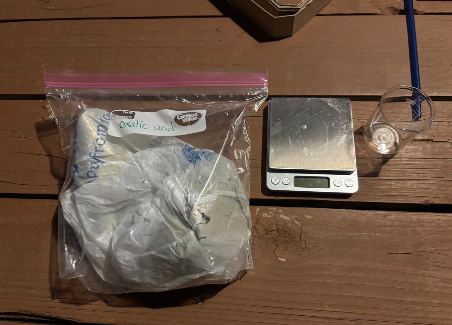 Oxalic acid, kitchen scale, receptacle for the acid, stir stick