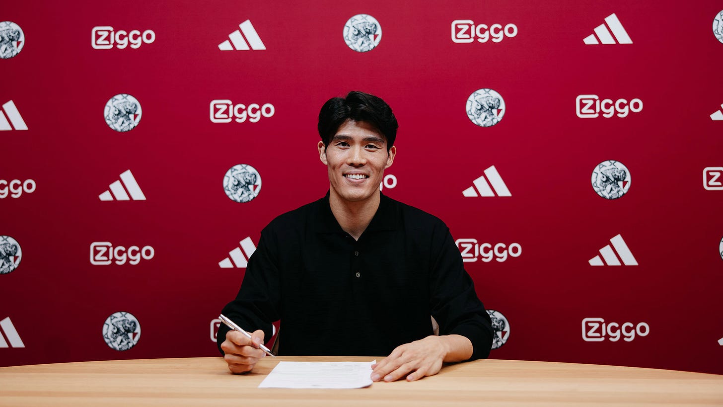 Ajax signs Takehiro Tomiyasu Ajax signs Takehiro Tomiyasu