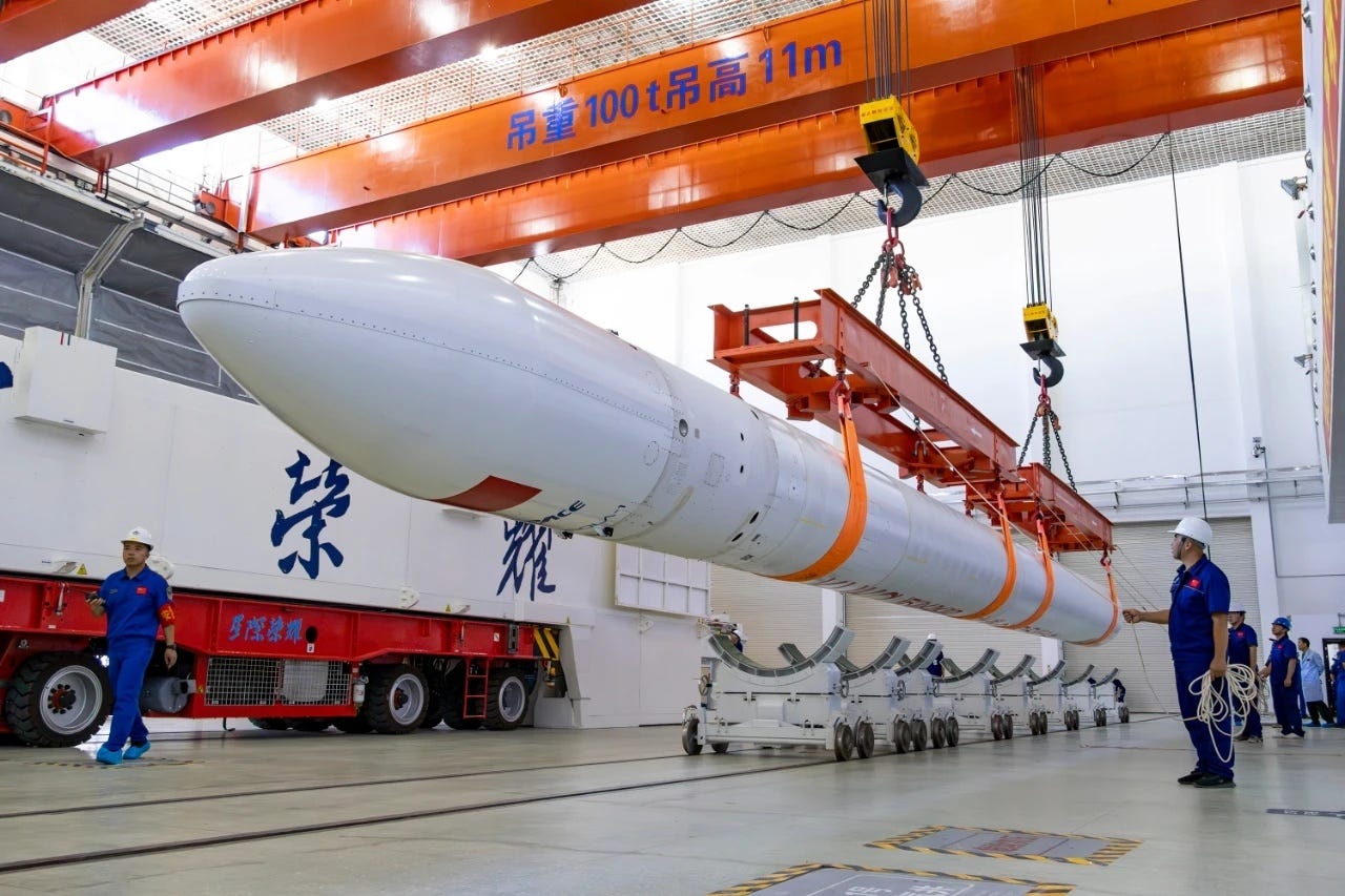 The Hyperbola-1 Y10 vehicle being loaded onto its transporter-erector after assembly and payload integration. The Hyperbola-1 Y10 vehicle being loaded onto its transporter-erector after assembly and payload integration.