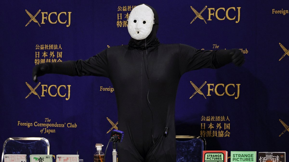 Japanese horror writer, novelist and YouTuber named Uketsu poses during a press conference at the Foreign Correspondents' Club of Japan in Tokyo, Japan, Jan. 16, 2025. (EPA Photo) Japanese horror writer, novelist and YouTuber named Uketsu poses during a press conference at the Foreign Correspondents' Club of Japan in Tokyo, Japan, Jan. 16, 2025. (EPA Photo)