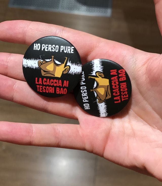 Caccia ai tesori BAO, dettaglio spilletta Caccia ai tesori BAO, dettaglio spilletta