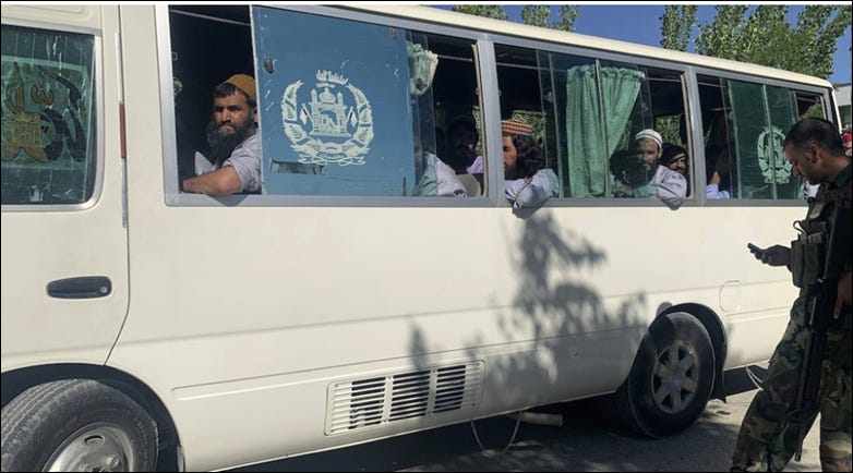 A group of people in a bus

AI-generated content may be incorrect.