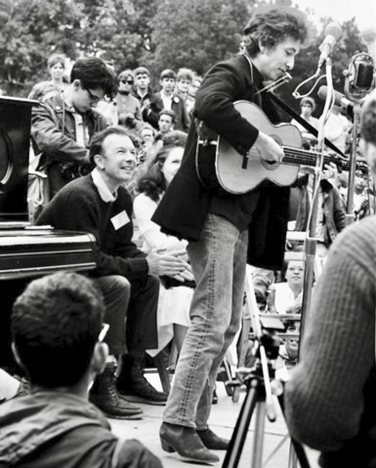 The Rashomon Moment: Bob Dylan at the 1965 Newport Folk Festival | Cinema Sojourns The Rashomon Moment: Bob Dylan at the 1965 Newport Folk Festival | Cinema Sojourns