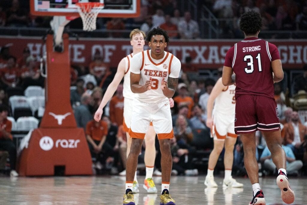 Dailyn Swain (double-double) leads Texas past South Carolina - Field Level  Media - Professional sports content solutions | FLM