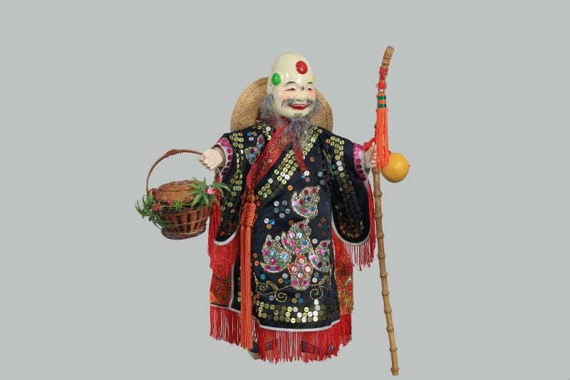 布袋戲演出與偶台｜來源：國立傳統藝術中心《傳藝 online》（官方圖）